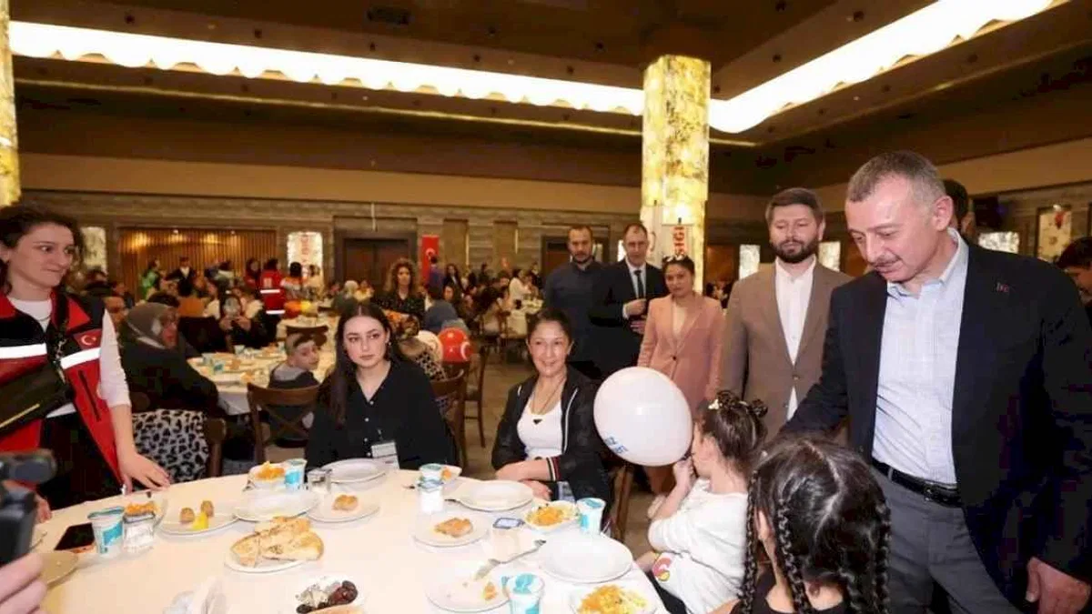 Kocaeli protokolü yetimleri ağırladı