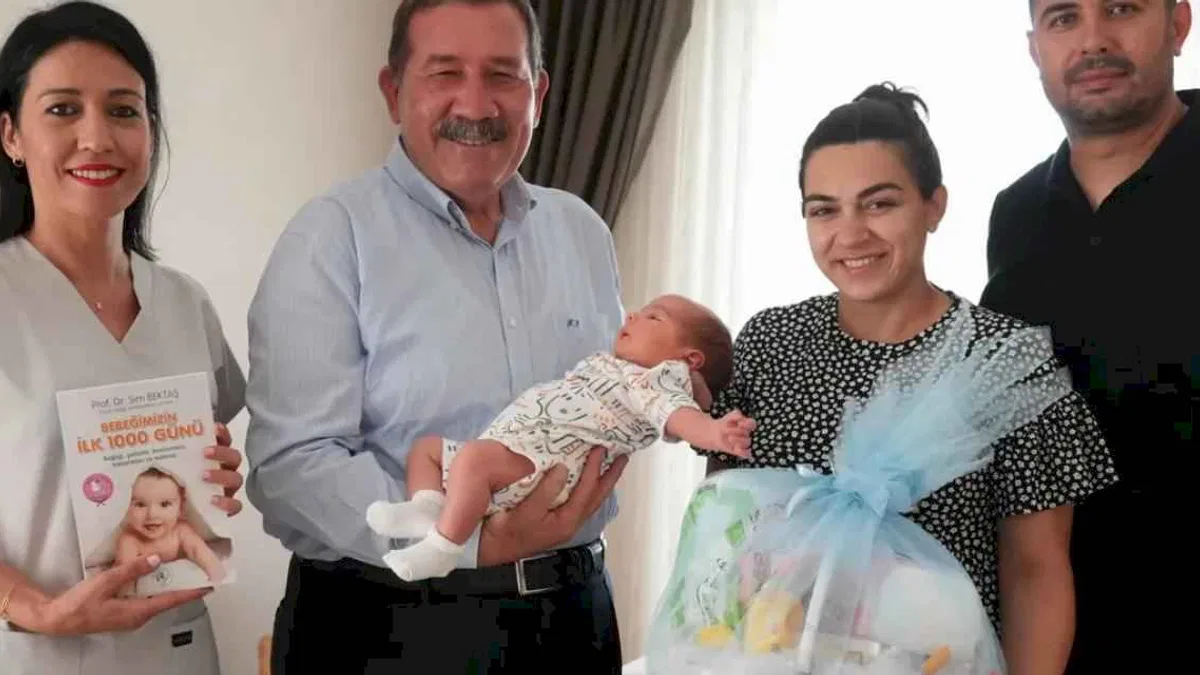 Hoş geldin bebek projesi ile ailenin yeni üyeleri evlerinde ziyaret ediliyor