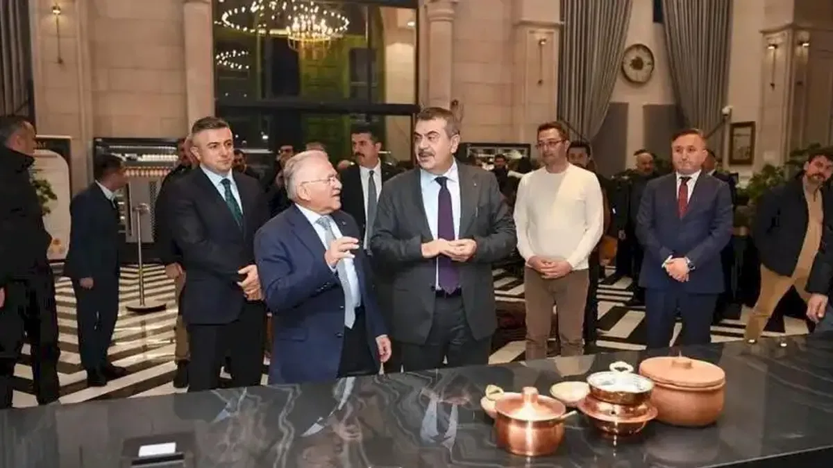 Yusuf Tekin'den Mutfak Sanatları Merkezi'ne övgü
