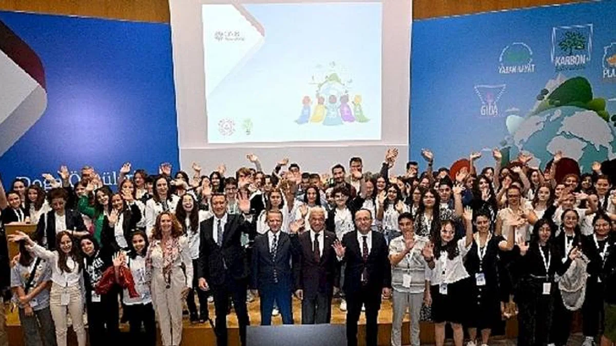 Çocuklar Doğa için Kolları Sıvadı, Yağmurdan Su Topladı, Plastiğe Savaş Açtı
