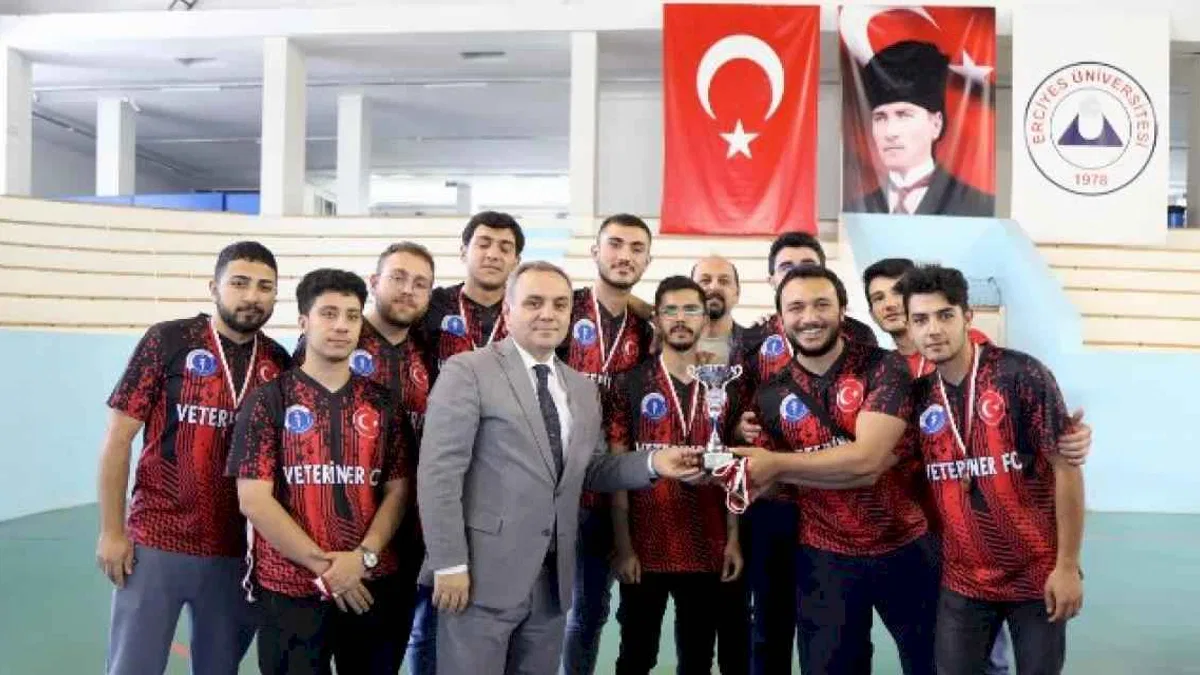 ERÜ 21. Geleneksel Spor Şenliği’nin Ödül Töreni düzenlendi