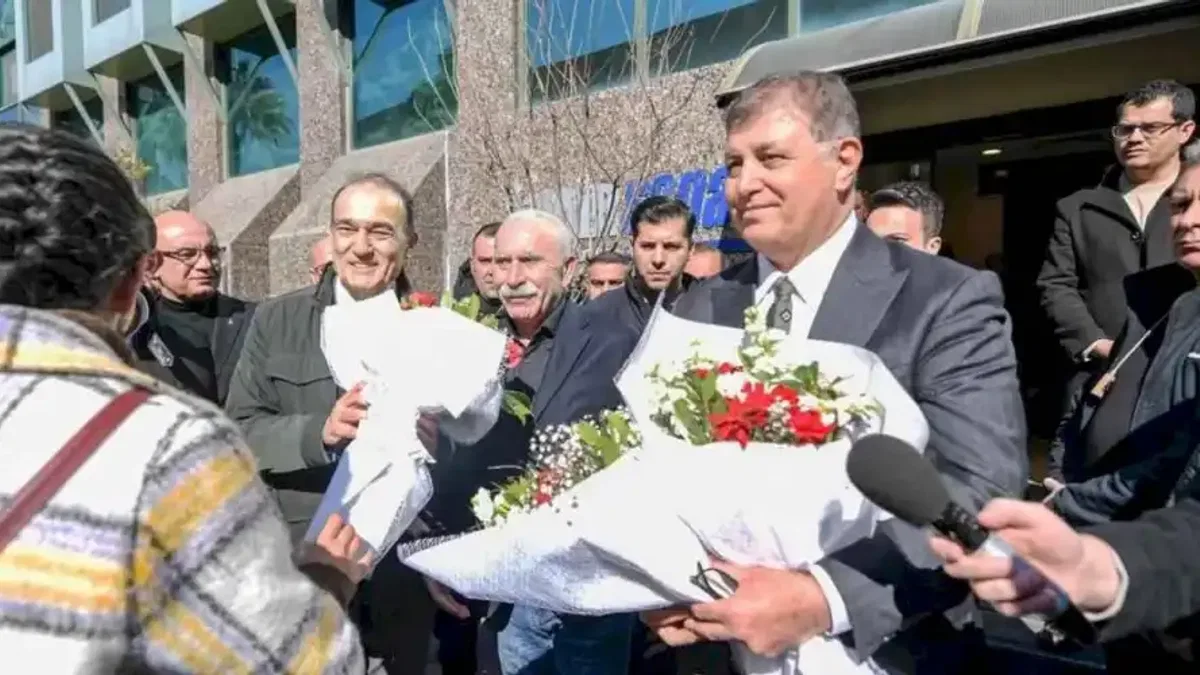 DİSK'ten İzmir Büyükşehir'e çiçekli ziyaret