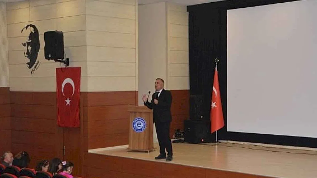 Dekan Prof. Dr. Gültekin yeni iletişimcilere "Hoş Geldiniz" dedi