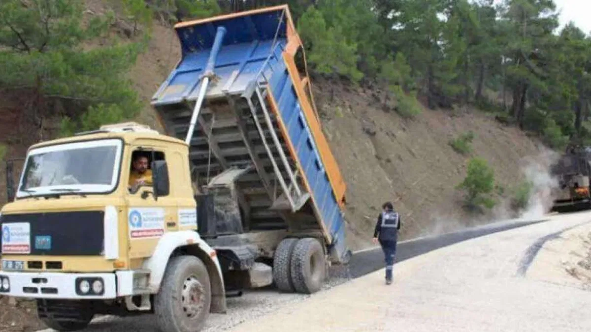 Antalya'da Burmahan-Beşkonak yoluna asfalt