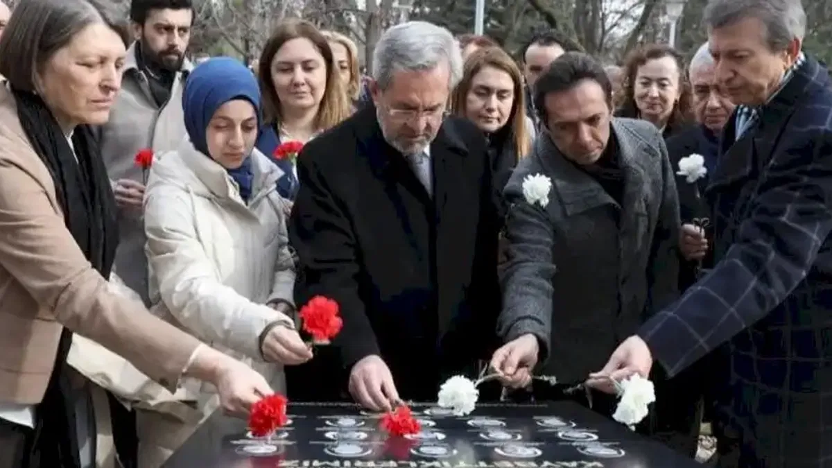 Ankara Üniversitesi depremde kaybedilen öğrencilerini andı