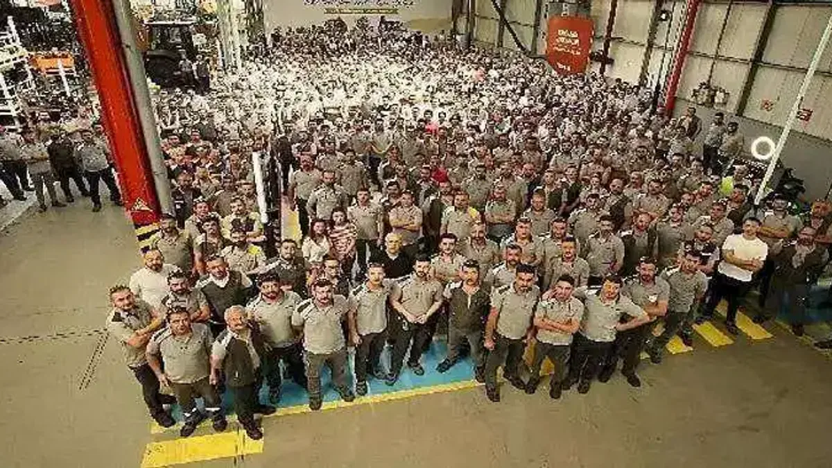 TürkTraktör'den 1000. Yerli Kazıcı Yükleyici Üretimi