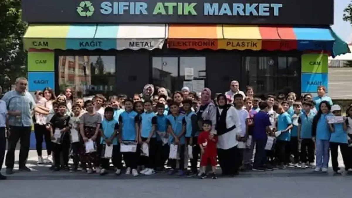 Kütahyalı öğrencilerden Sıfır Atık Market’e örnek katkı