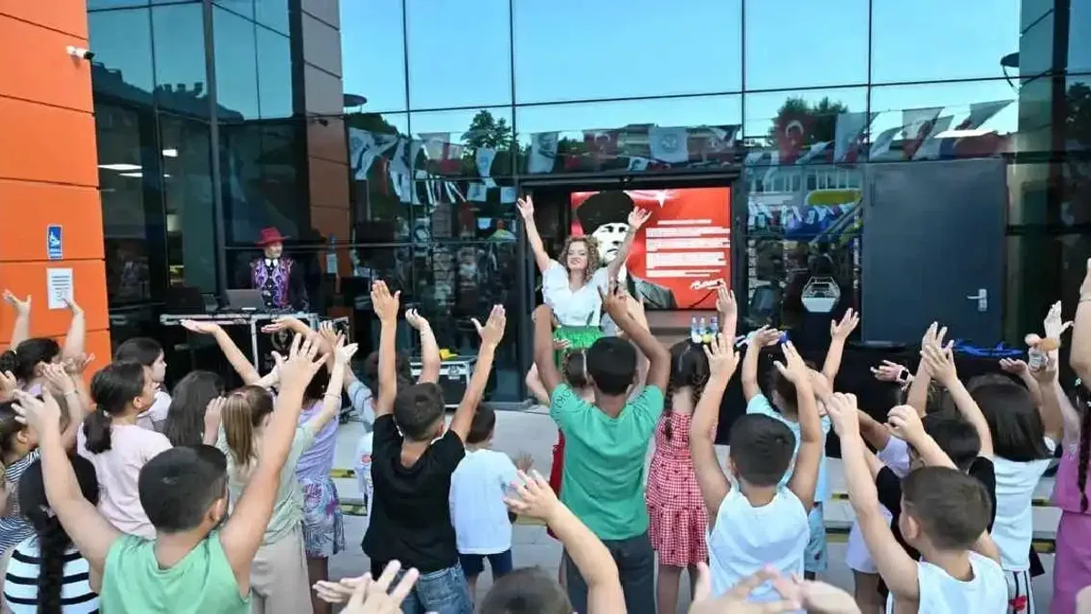 Manisa Büyükşehir Saruhanlı'da çocukların yüzlerini gülümsetti