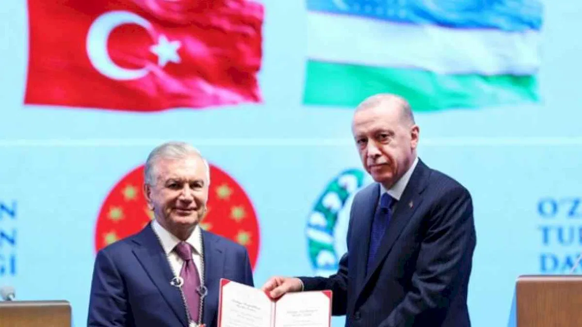 Özbekistan Cumhurbaşkanı'na Devlet Nişanı tevcih edildi