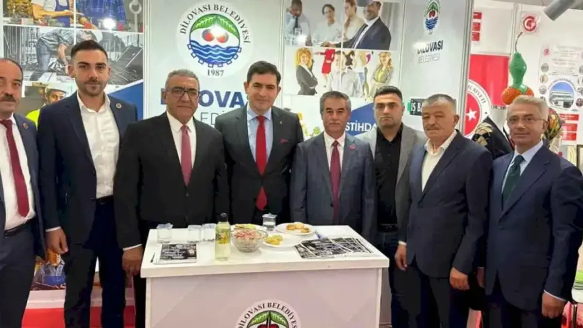 Dilovası Belediyesi istihdam standına yoğun ilgi