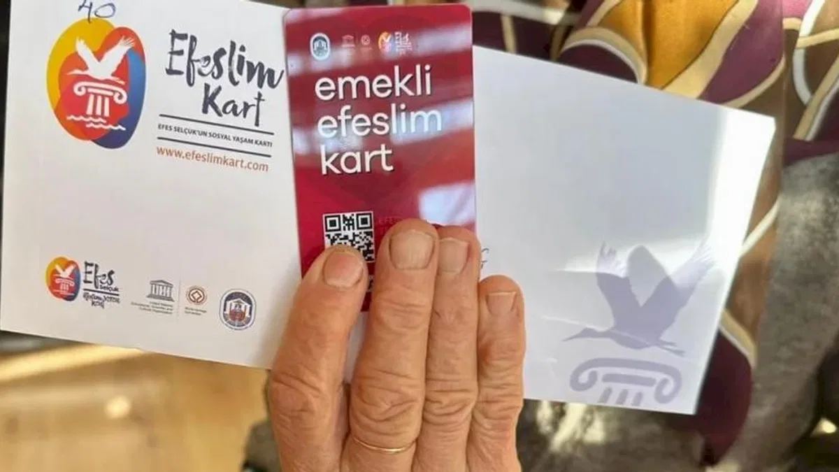 Efes Selçuk'ta emekliye nefes aldıran destek