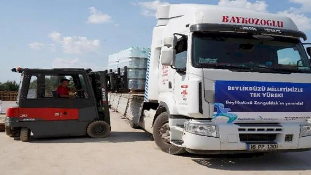 Sel mağduru Zongulduk'a Beylikdüzü'nden yardım tırı