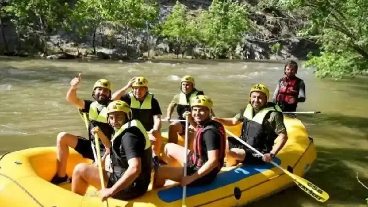 Başkan Büyükkılıç ve Vali Çiçek, Zamantı Irmağı’ndaki rafting yarışının startını verdi