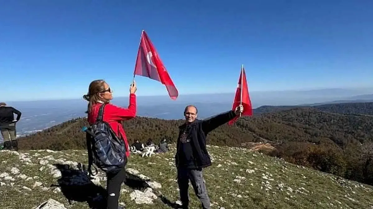Kartepe'nin zirvesinde Cumhuriyet coşkusu
