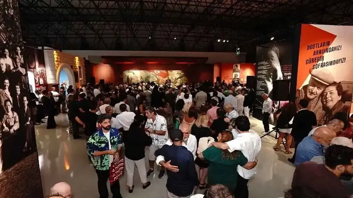 Nazım Hikmet'in Romantika Sergisi İzmir'de açıldı