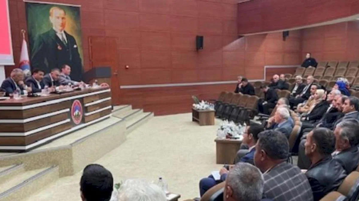 Kayseri Valisi Çiçek muhtarlarla buluştu