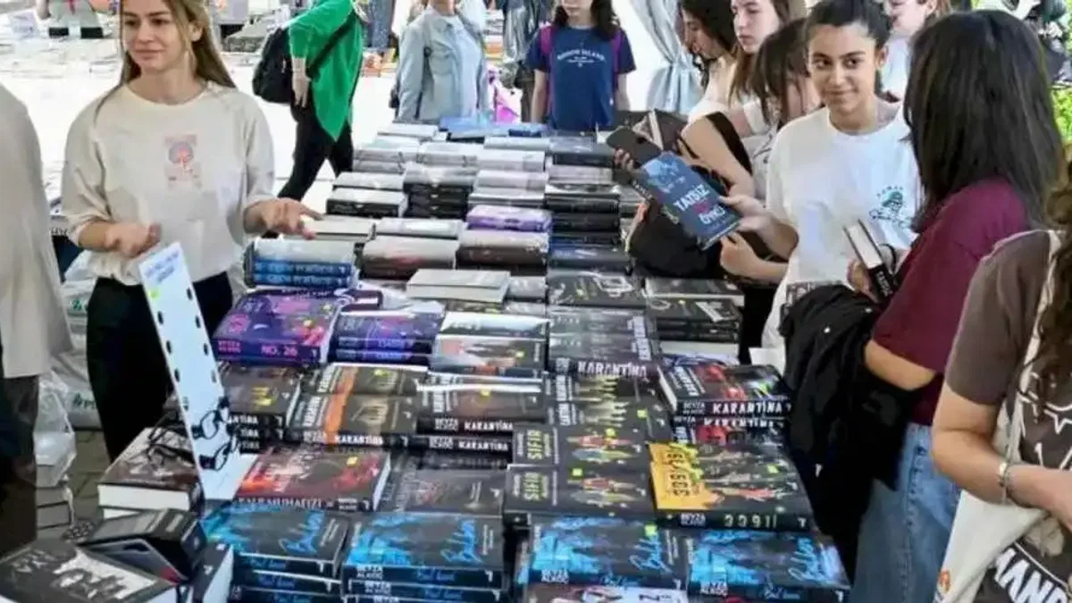 Edebiyatın usta isimleri İzmirli kitapseverlerle buluştu