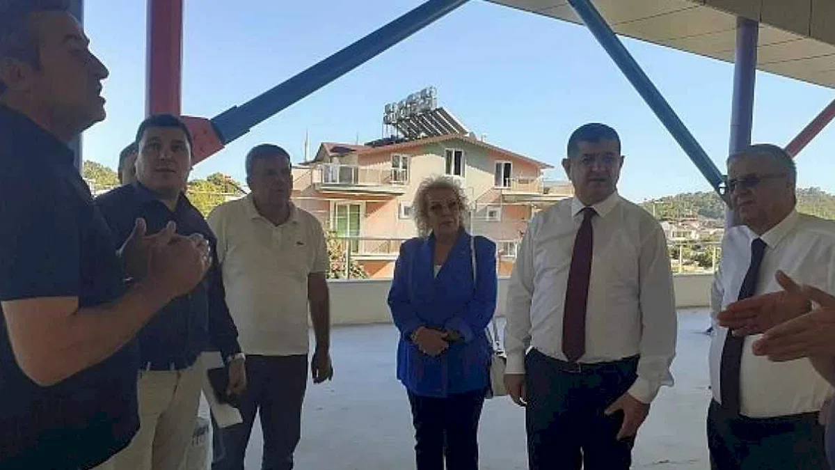 CHP Antalya Milletvekili Cavit Arı Göynük pazarını inceledi
