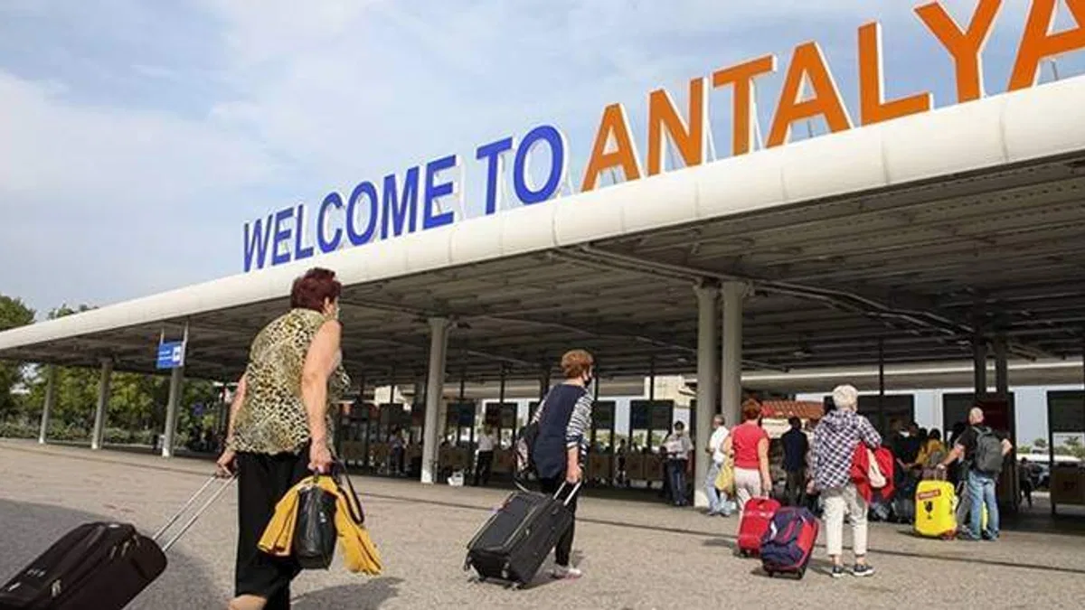 Antalya'ya en çok turist Almanya'dan geldi