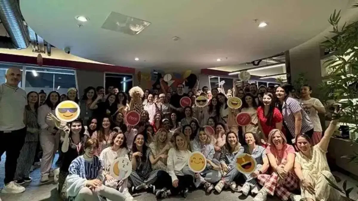 3 bin fazla kişi işe pijamayla gitti