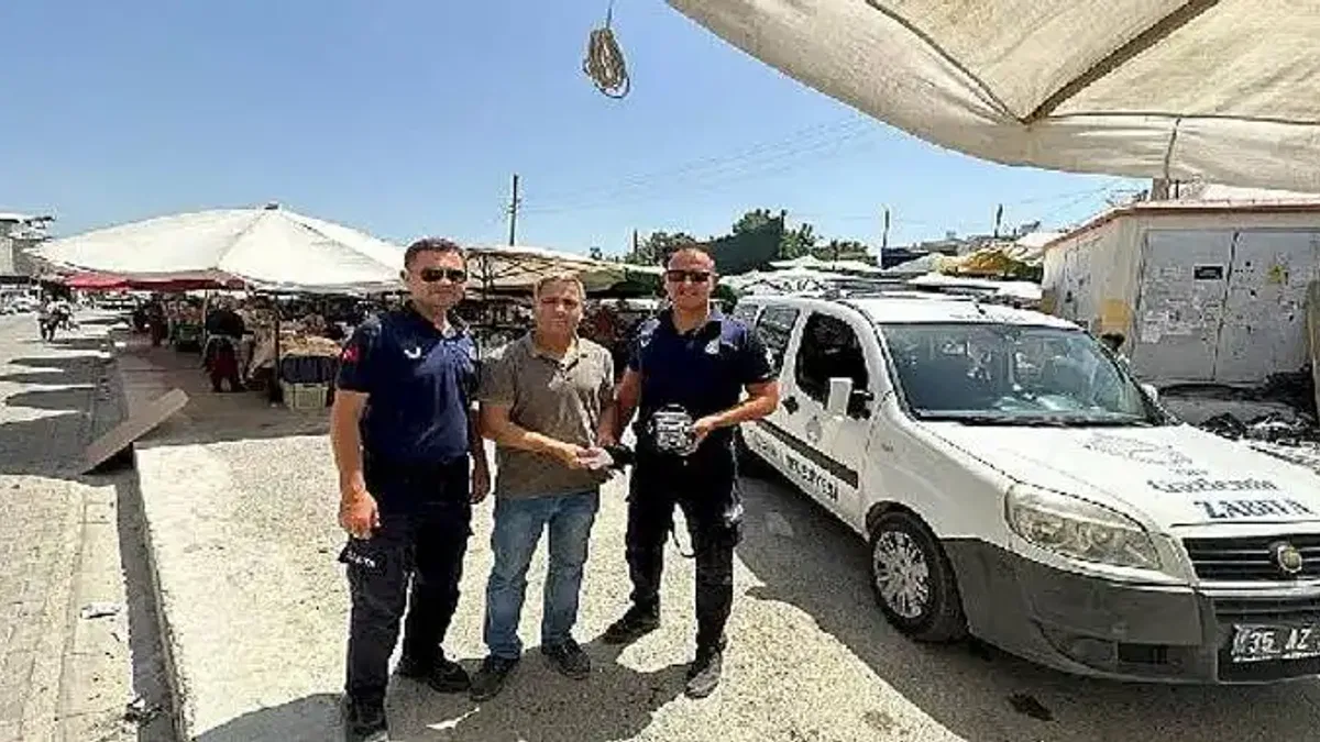 Gaziemir Belediyesi zabıtasından örnek davranış