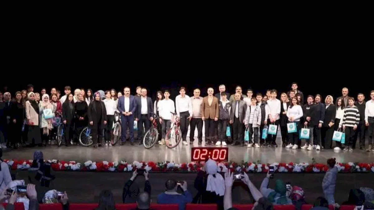 Kocaeli'de öğrenciler bilgilerini yarıştırdı