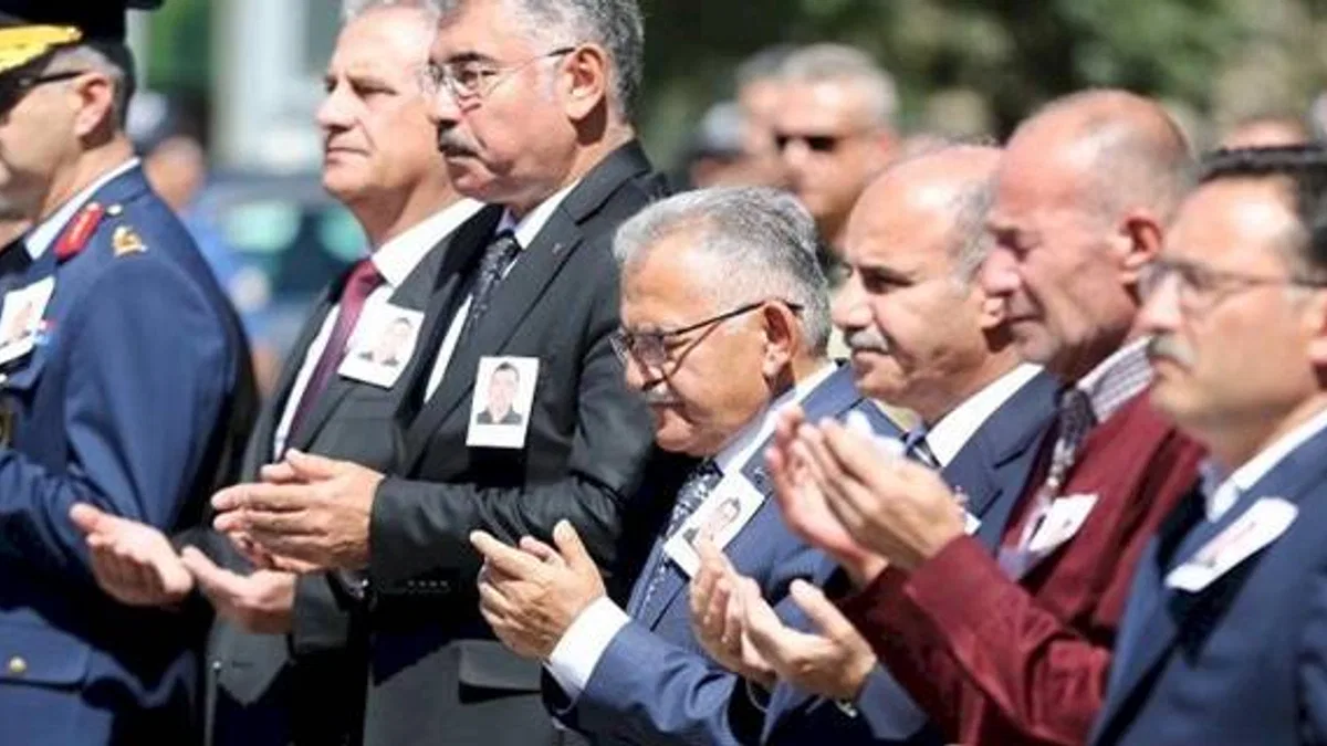 Memduh Büyükkılıç'tan şehit polise son görev