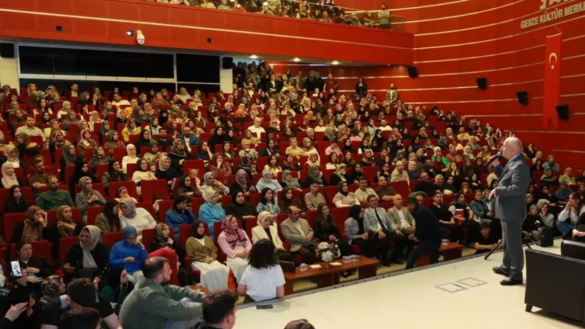 Gebze'de 'Ailenin İçinde Saklı Cennet' söyleşisine yoğun ilgi