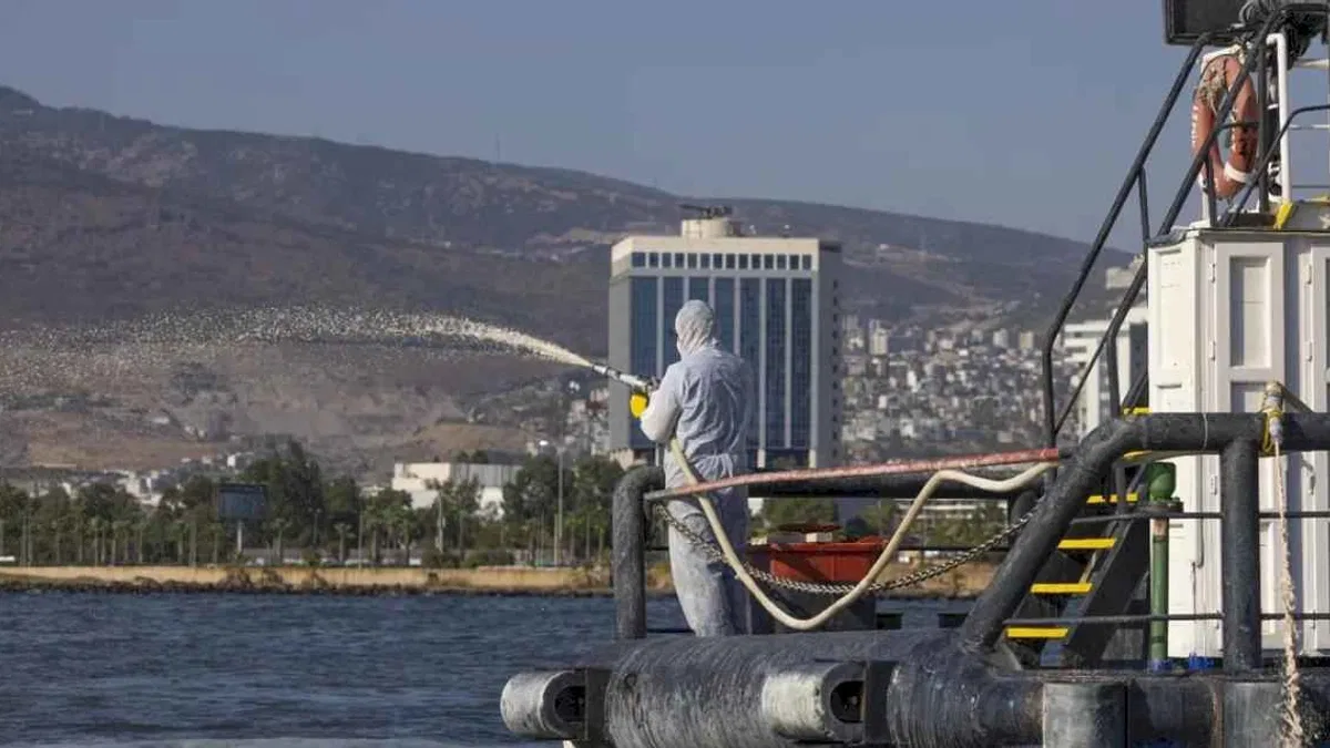 İzmir Körfezi'nde 'modifiye kil' devrede