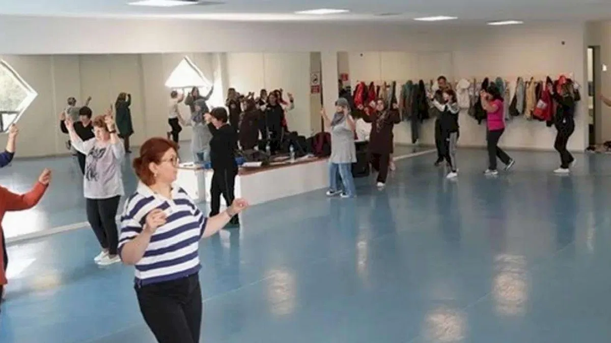 Denizli’de akadınlara zeybek kursu başladı