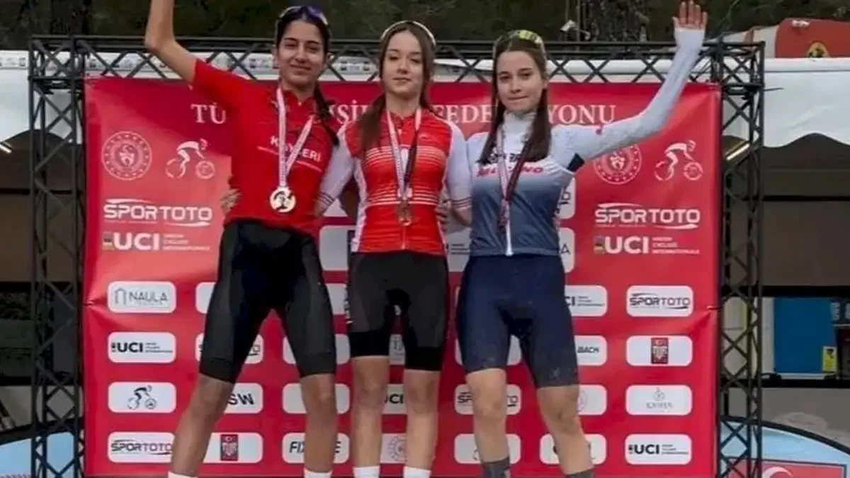 Sakarya Büyükşehirli sporculardan çifte gurur
