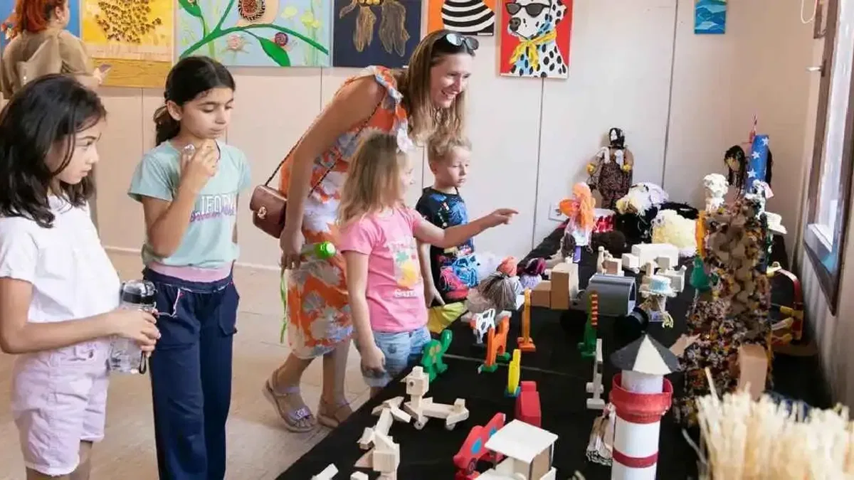 İçel’de minik sanatçılar hayallerini sergiledi