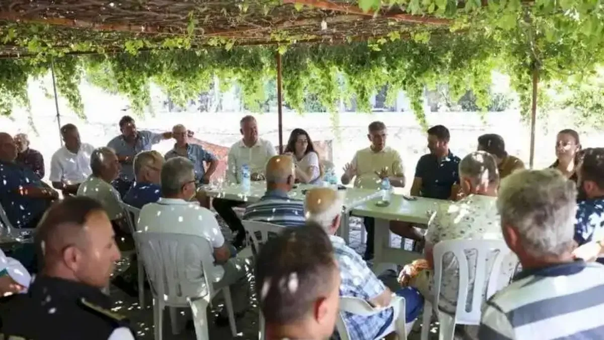 İzmir'de Başkan Tugay’dan yangınzedelere destek ziyareti