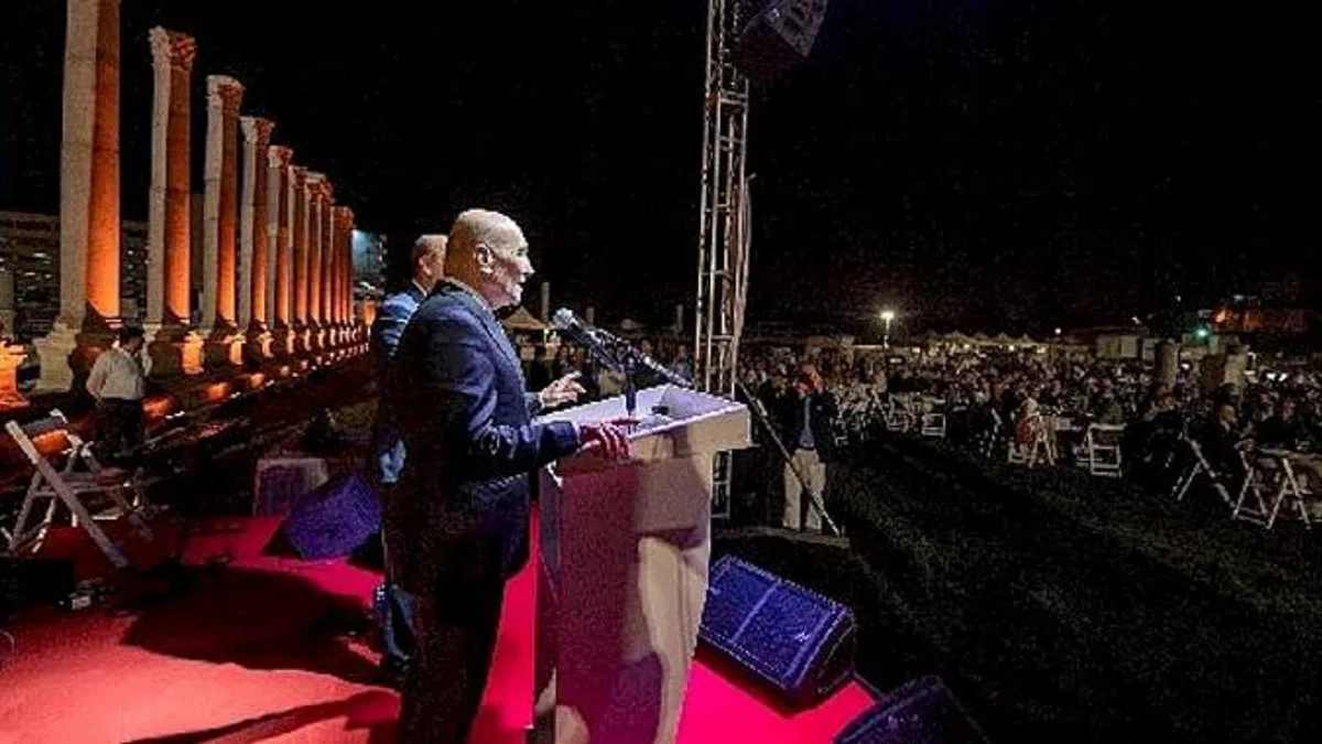Türkiye'nin yerel yöneticileri İzmir'in 2500 yıllık mekanında buluştu