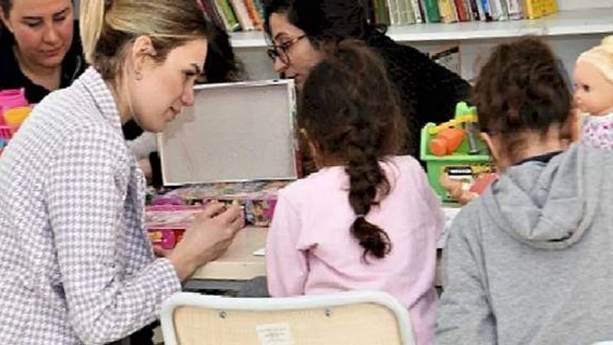 Bornova'dan depremzedelere psikolojik destek