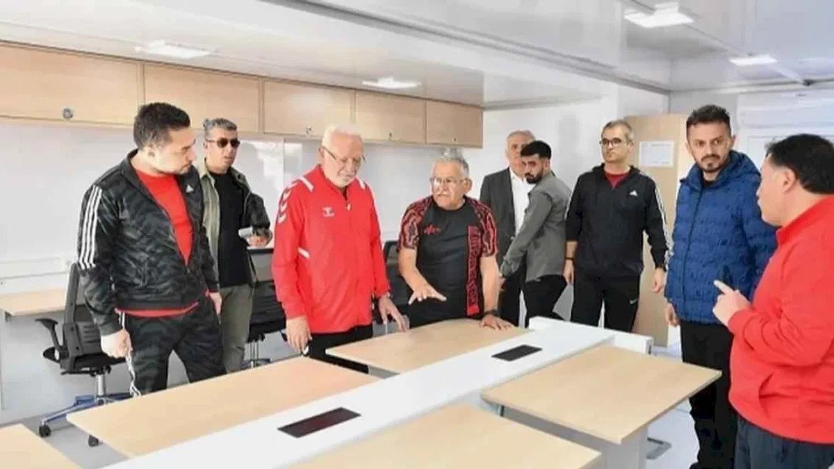 Kayseri Büyükşehir Mobil Dijital Gençlik Merkezi görücüye çıktı
