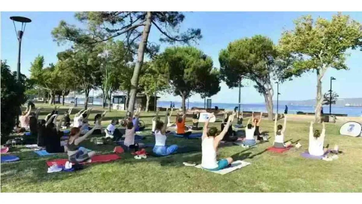 Kadınlar Boğaz’a karşı yogo yaptı