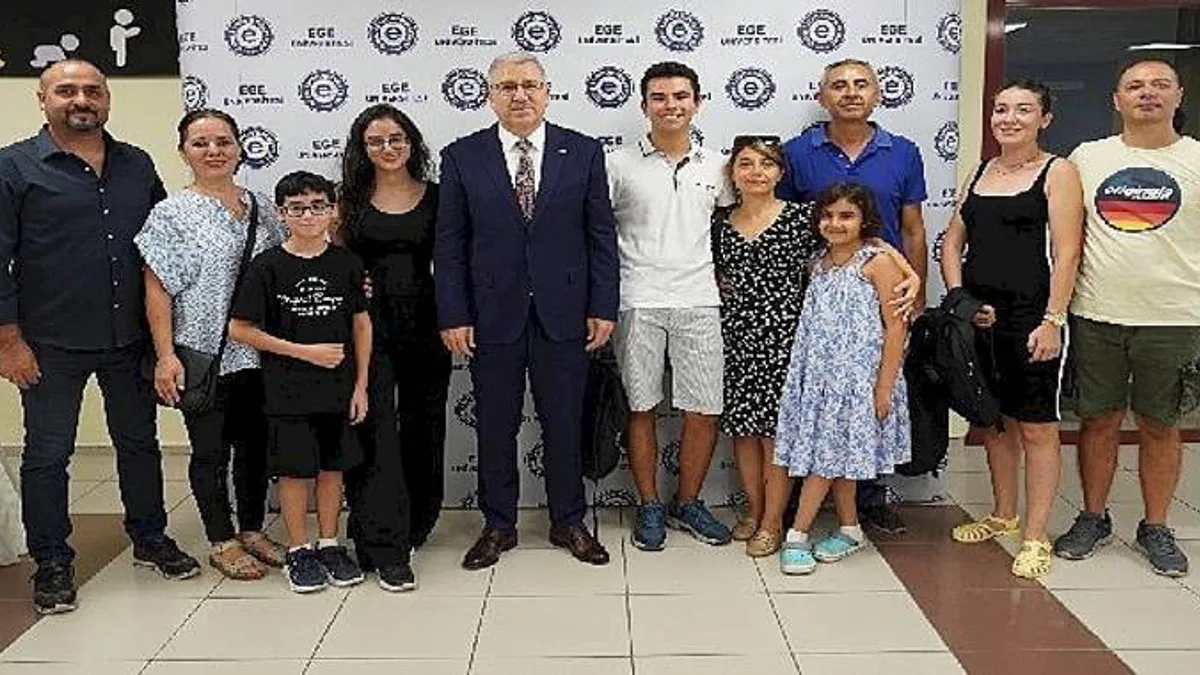 Başarılı öğrencilerin kayıtlarını Rektör Prof. Dr. Budak yaptı