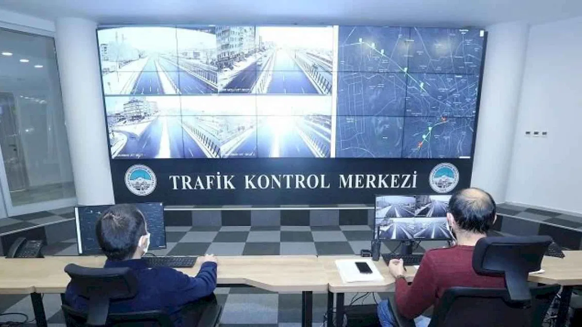 Kayseri'de trafik akışı canlı takip ediyor