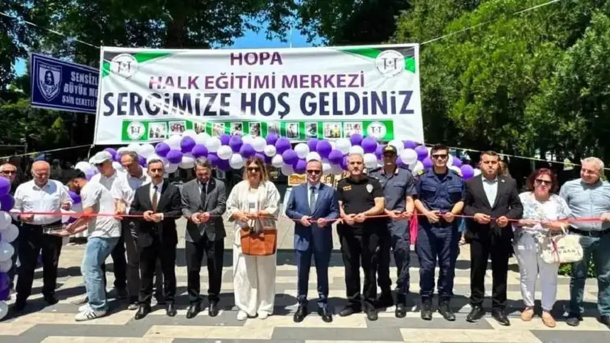 Artvin’de kursiyerlerin el emeği ürünleri vatandaşlarla buluştu