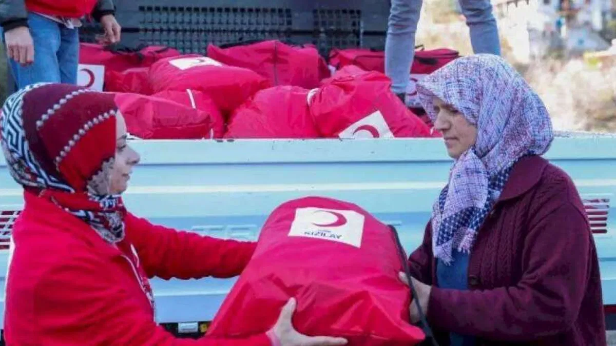 Kızılay'dan depremzedelere kış yardımı