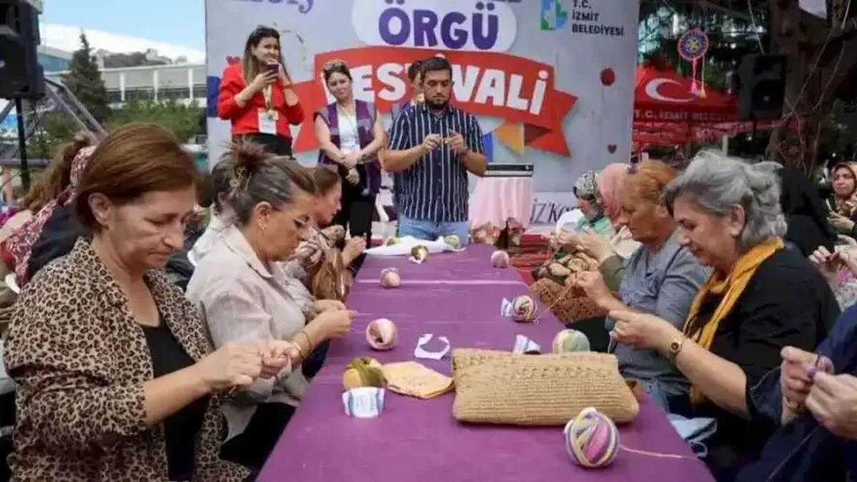Kocaeli İzmit'te renkli 'örgü'