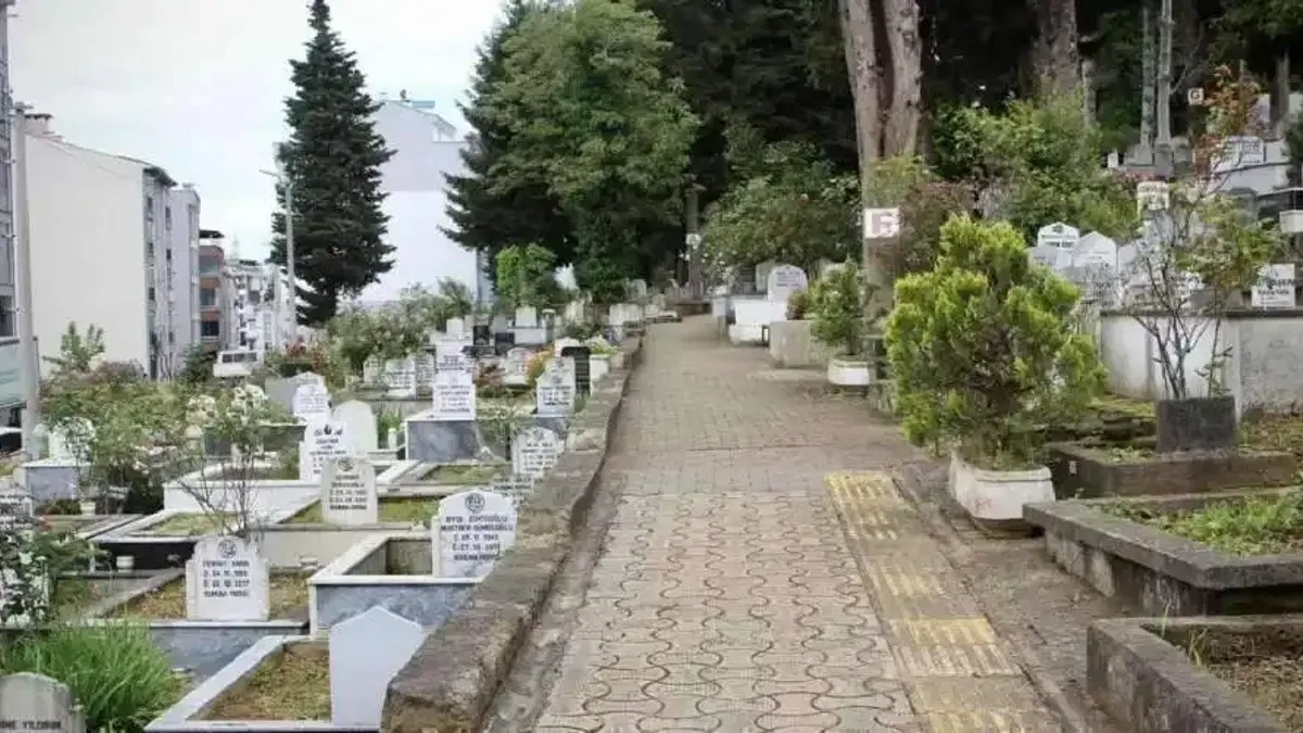 Giresun’da mezarlıklar bayrama hazır