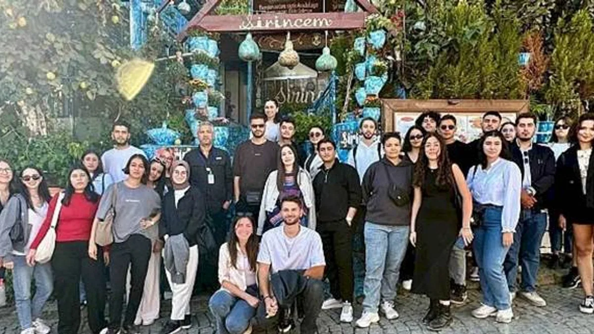 İzmir'de gençler için kültür gezileri başladı