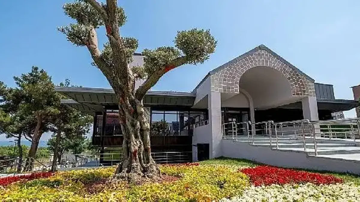 Zeytinburnu'nun Parlayan Yıldızı Mozaik Kafe