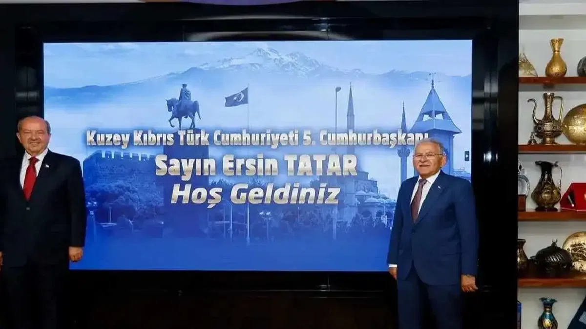 Ersin Tatar'dan Memduh Büyükkılıç'a 'Türk Dünyası' tebriği