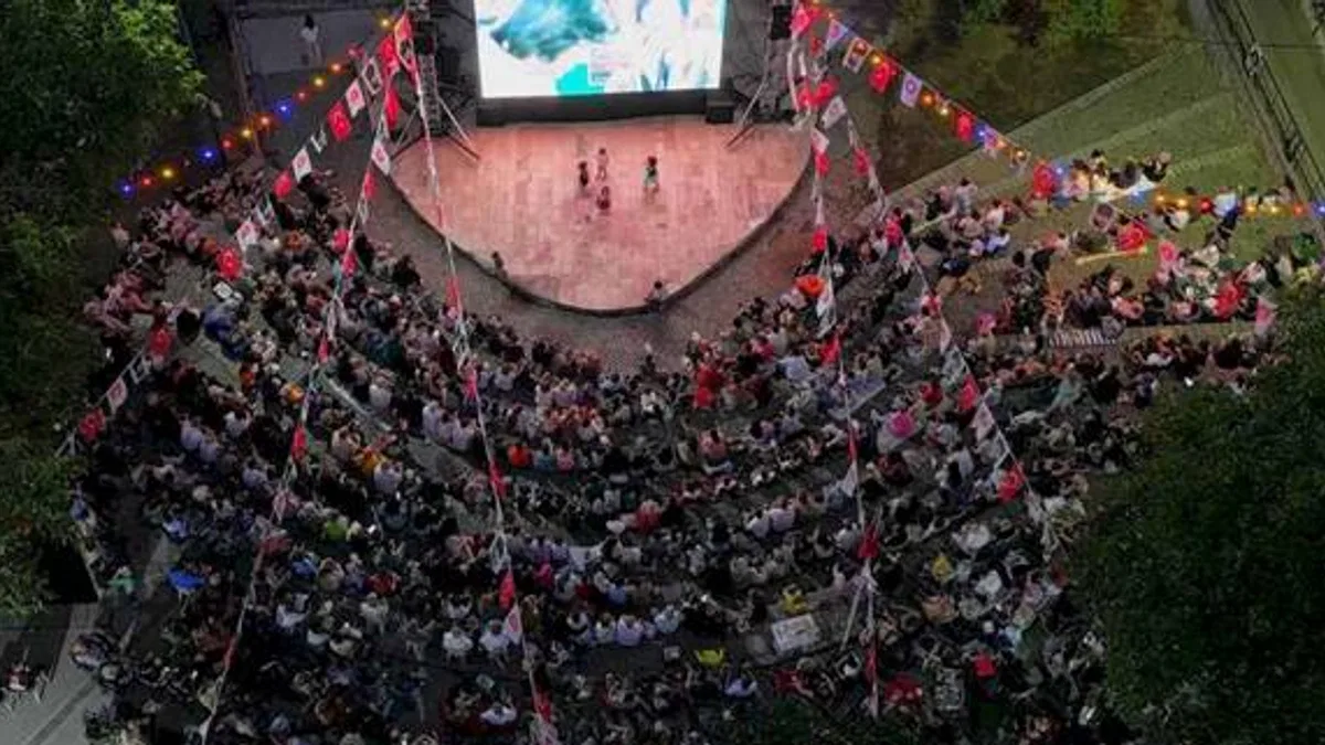 Ankara Keçiörenliler açık havada sinemanın keyfini çıkardı