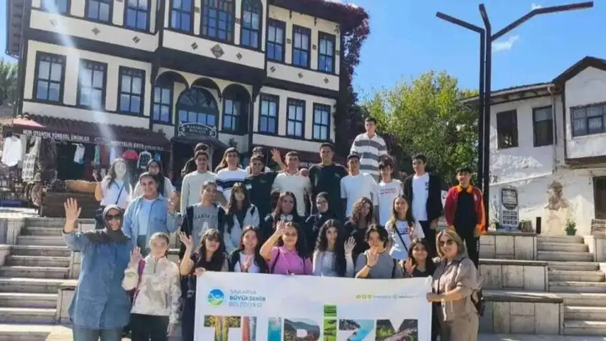 Sakaryalı gençler şehrin zenginliklerini keşfediyor