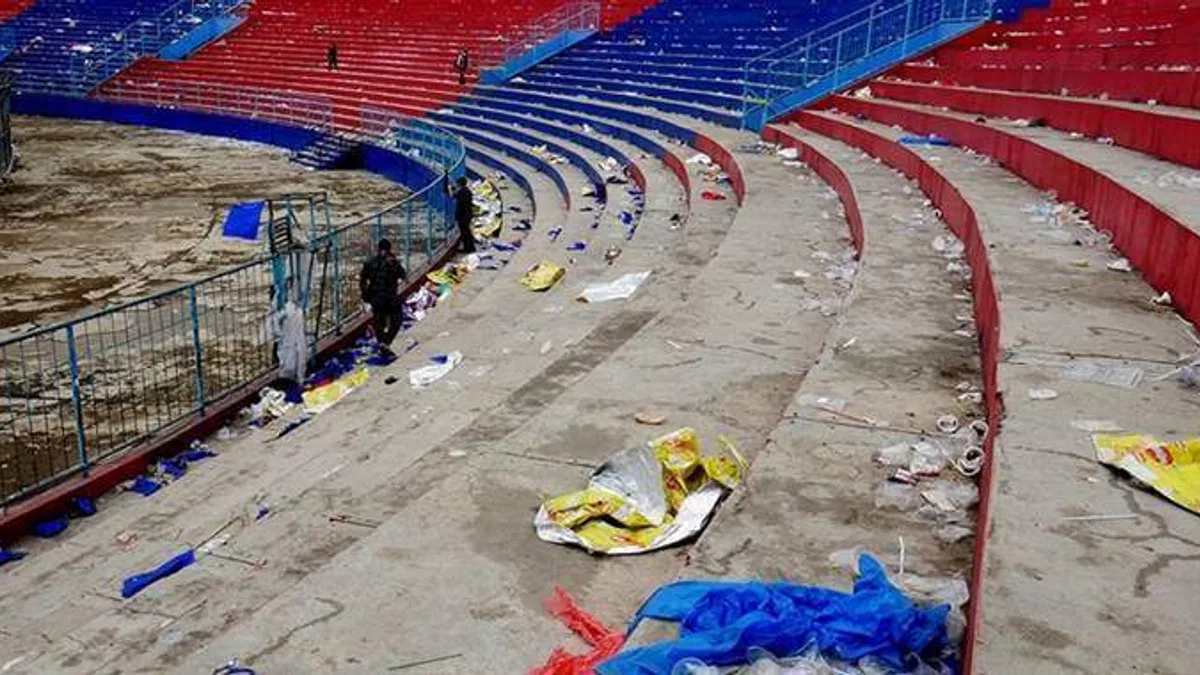 Endonezya Polisi: İzdiham yaşanan stadyumun kapıları kaçmaya uygun değil