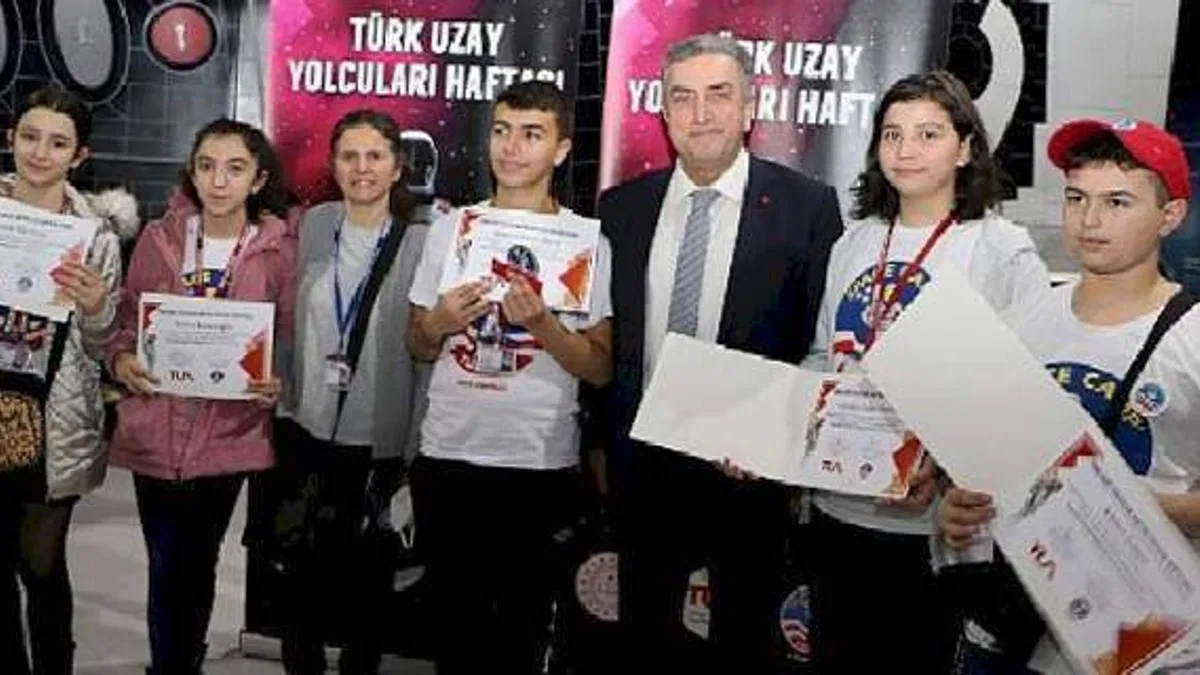 Türk Uzay Yolcuları Programına Seçilen 100 Öğrenci Mezun Oldu